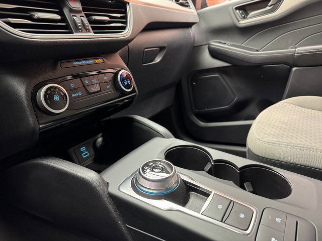 Used 2022 Ford Escape SE image 19