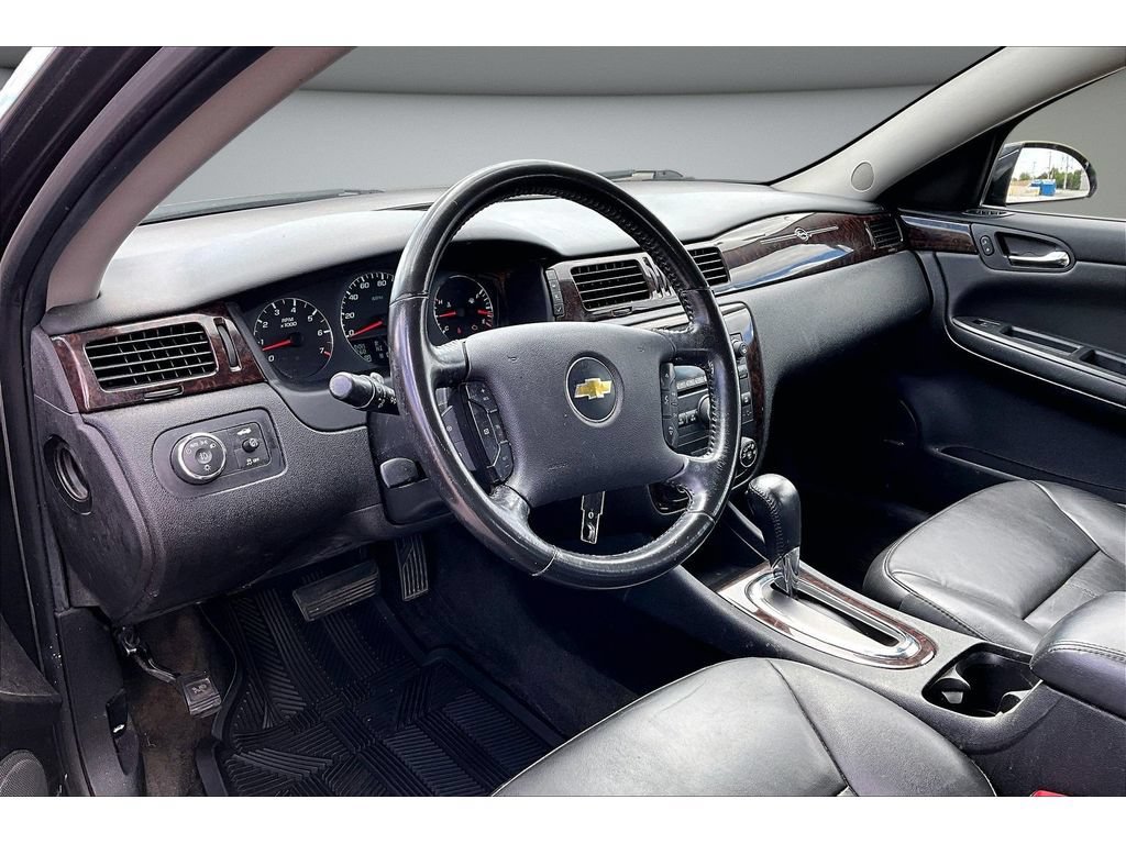 Used 2013 Chevrolet Impala LTZ FWD image 17