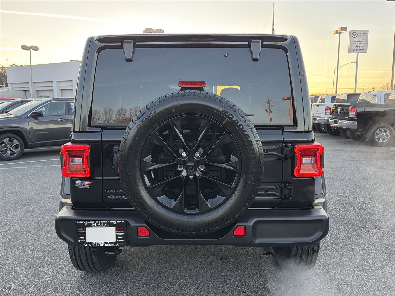 Used 2025 Jeep Wrangler Sahara image 7