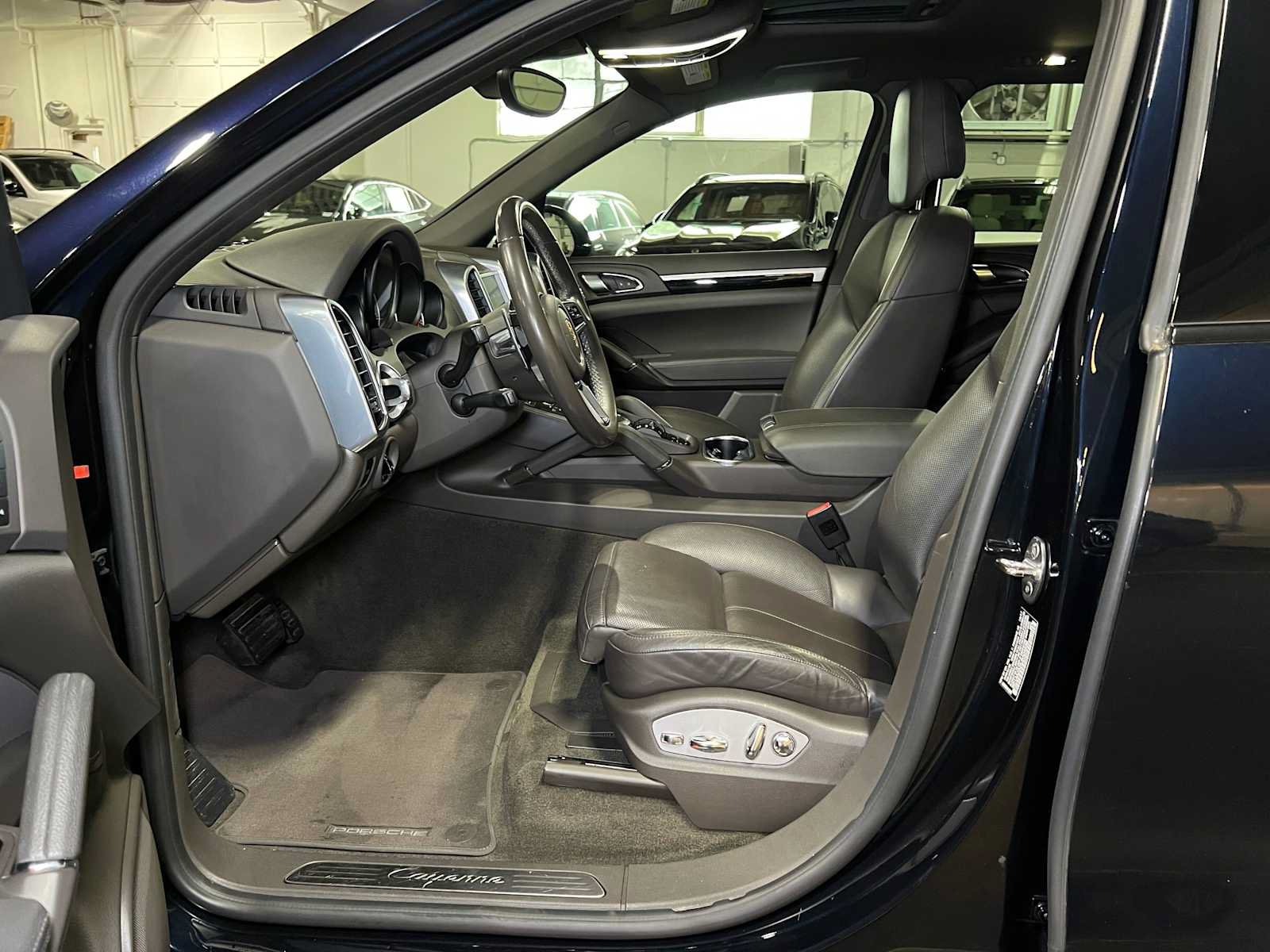 Used 2018 Porsche Cayenne AWD/4WD image 22