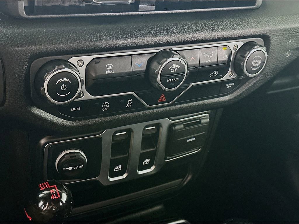 Used 2025 Jeep Wrangler Sport image 18