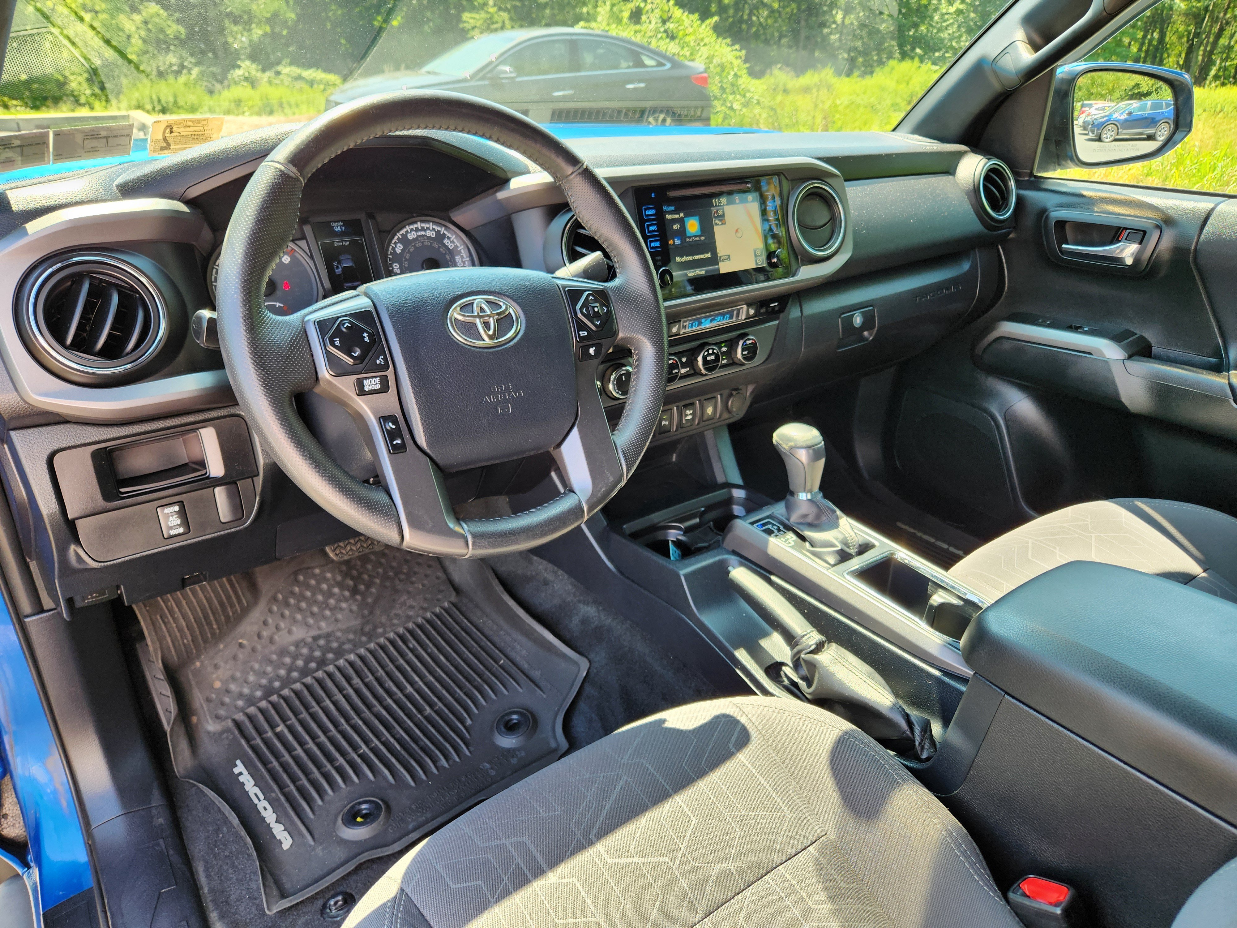 Used 2016 Toyota Tacoma TRD Off-Road w/ Premium & Technology Package AWD/4WD image 17