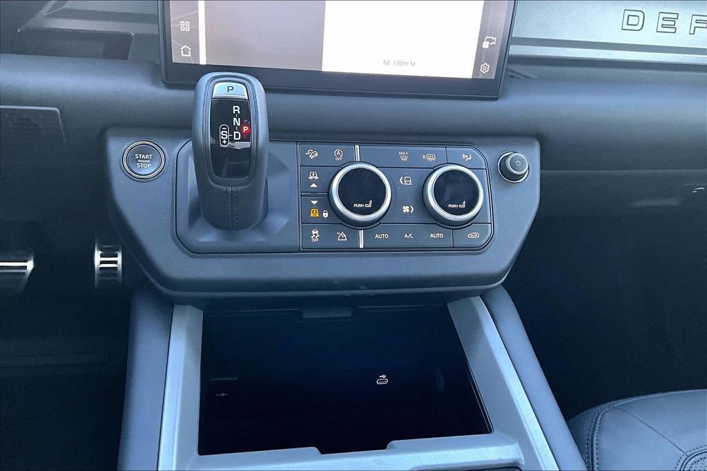 Used 2025 Land Rover Defender 130 X image 24