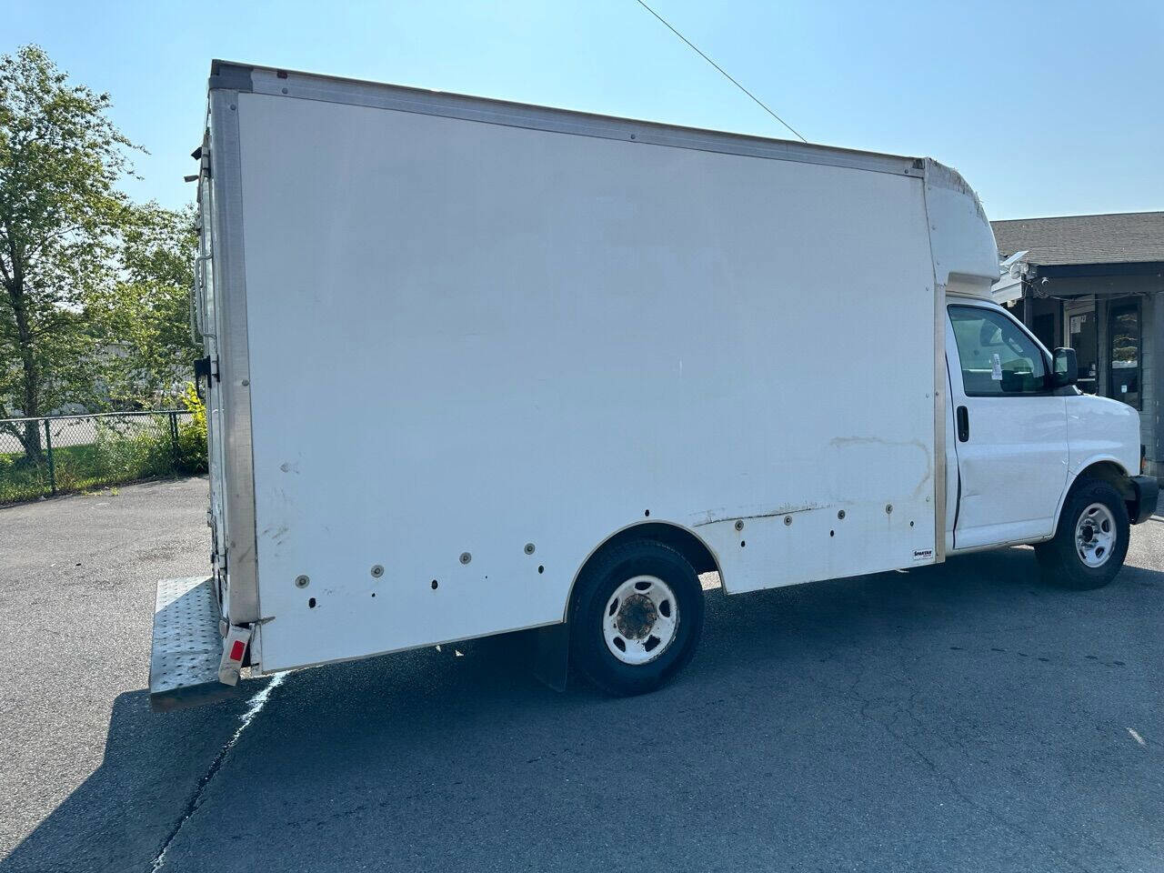Used 2018 Chevrolet Express 3500 w/ Driver Convenience Package image 9