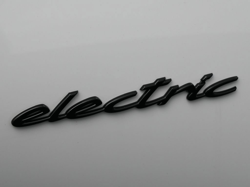 New 2024 Porsche Macan 4 Electric AWD/4WD image 9