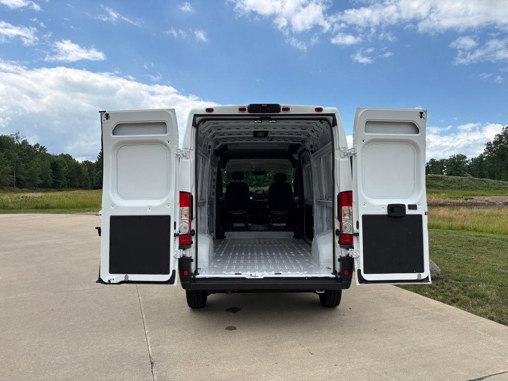 Used 2026 RAM ProMaster 2500 w/ Convenience Group FWD image 4