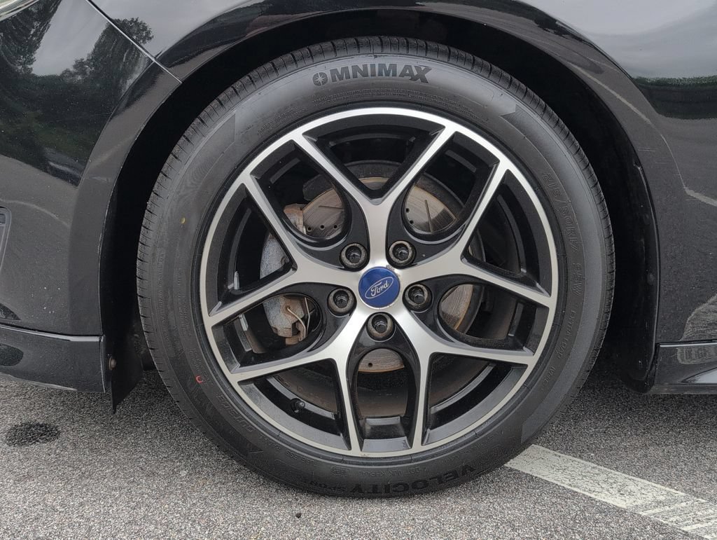 Used 2016 Ford Focus SE w/ SE Sport Package FWD image 7