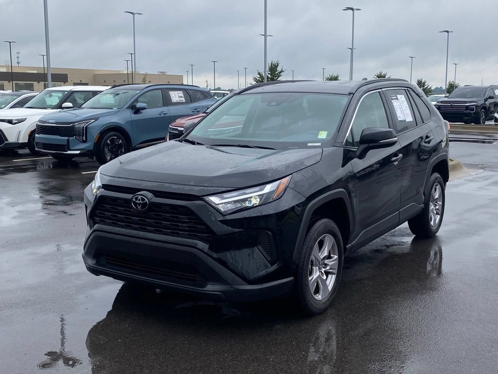Used 2025 Toyota RAV4 XLE FWD image 3