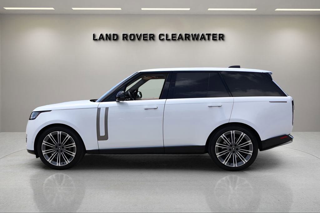 Used 2023 Land Rover Range Rover SE AWD/4WD image 2