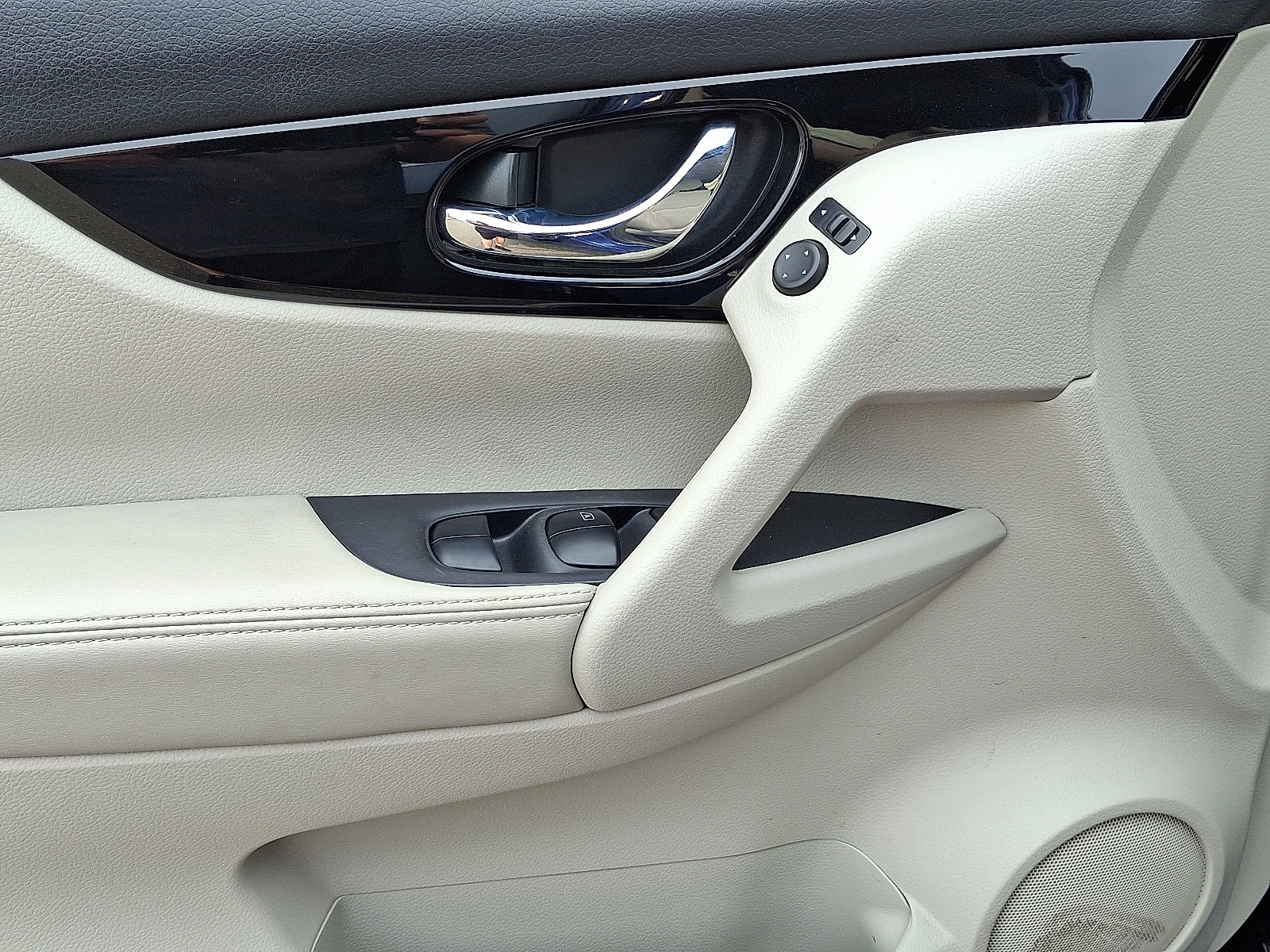 Used 2021 Nissan Rogue Sport SV image 10