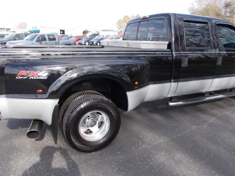 Used 2004 Ford F350 Lariat AWD/4WD image 13