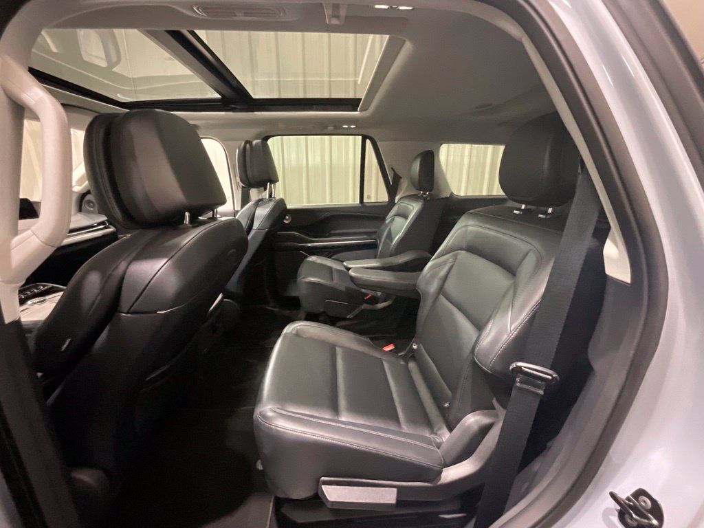 Used 2025 Lincoln Navigator Reserve AWD/4WD image 12