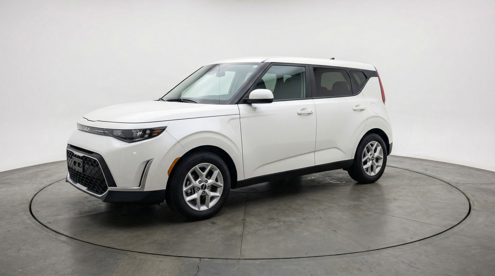 Used 2025 Kia Soul LX w/ LX Technology Package image 3