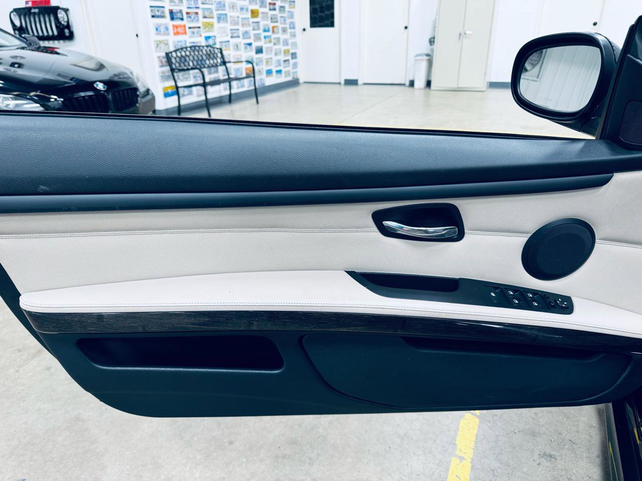 Used 2013 BMW 335i Convertible image 25