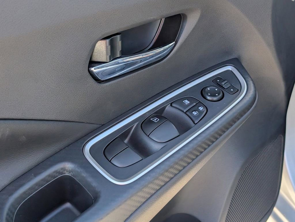 New 2025 Nissan Versa SR w/ Trunk Package image 16
