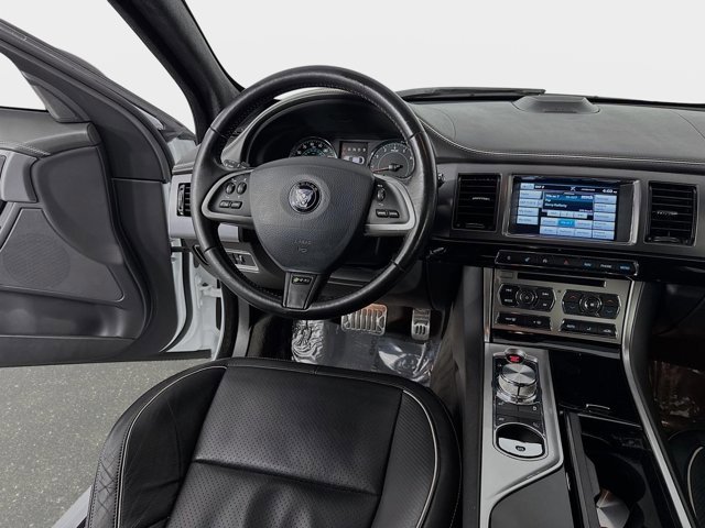 Used 2014 Jaguar XF R-S image 24