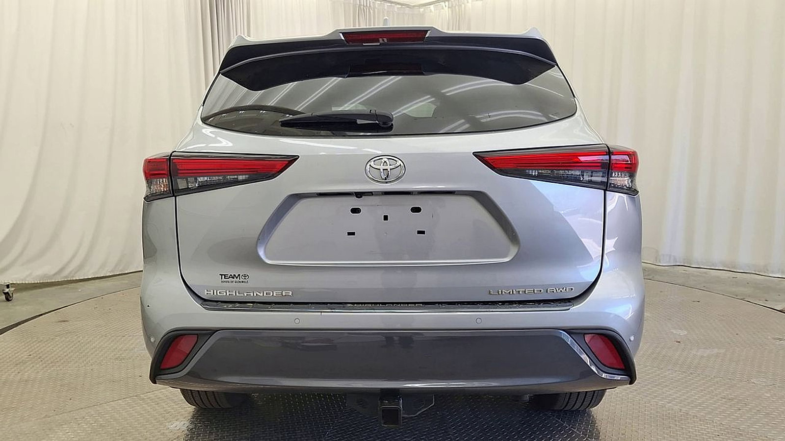 Certified 2021 Toyota Highlander Limited image 2