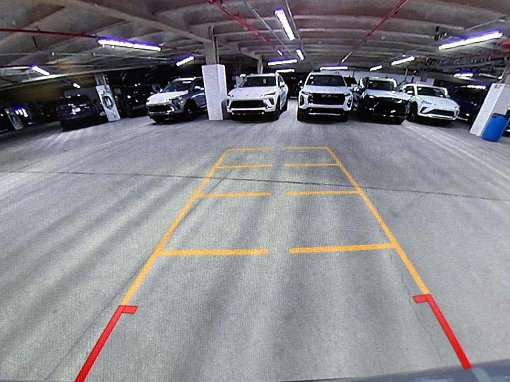 Used 2023 Chevrolet Traverse LT w/ LT Premium Package image 32