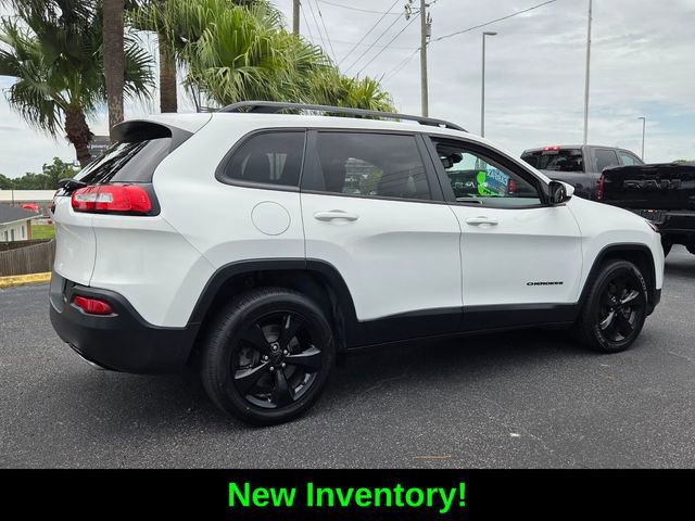 Used 2018 Jeep Cherokee Latitude w/ Altitude Package FWD image 7