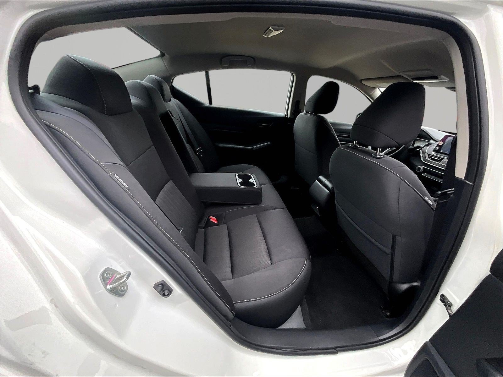 Used 2025 Nissan Altima 2.5 SV FWD image 25