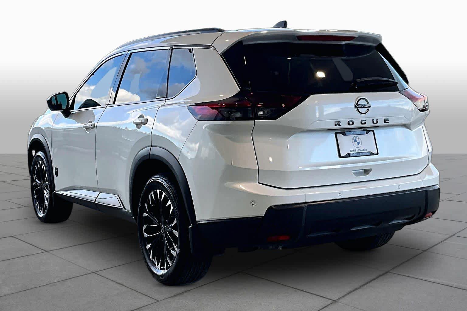 Used 2026 Nissan Rogue Dark Armor FWD image 11