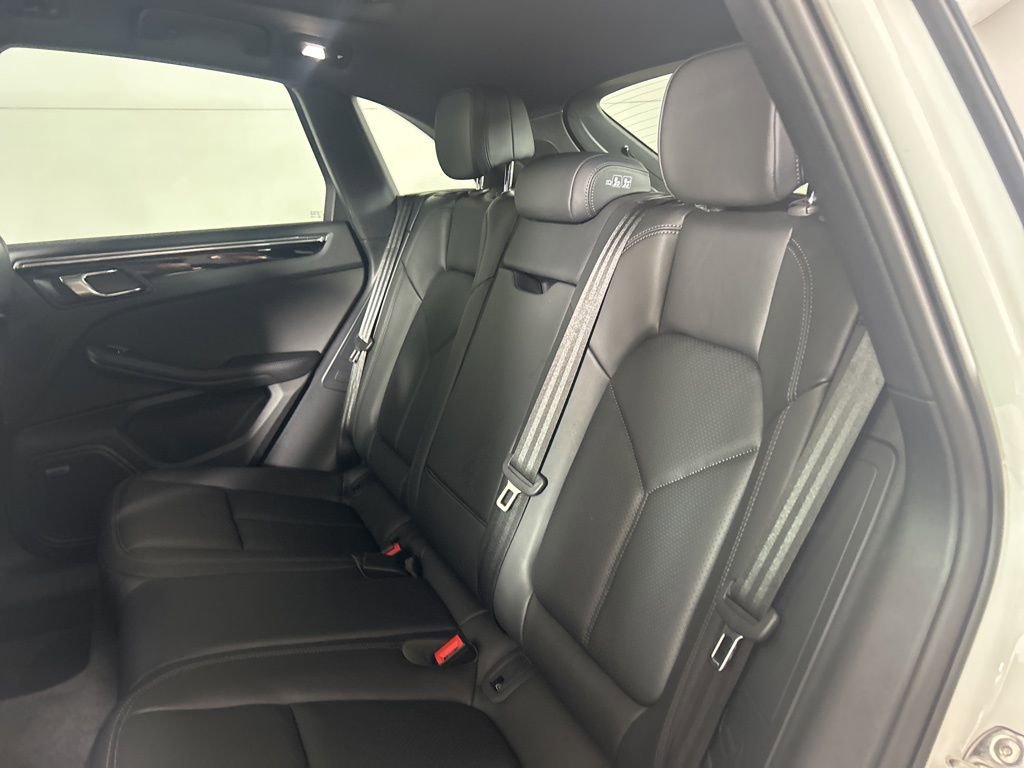 Certified 2025 Porsche Macan image 20