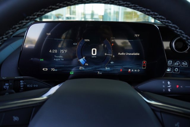 New 2025 Chevrolet Equinox EV LT image 17