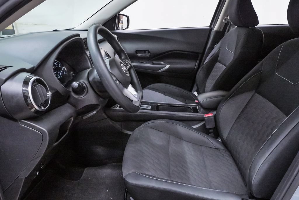 Used 2023 Nissan Kicks SV FWD image 9