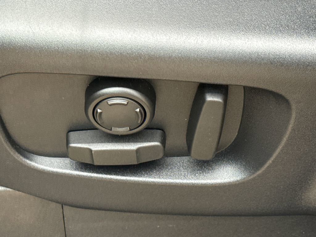 Used 2019 Land Rover Discovery SE AWD/4WD image 21