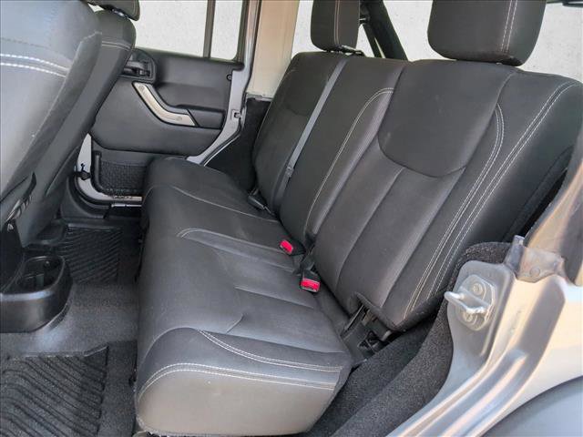 Used 2015 Jeep Wrangler Unlimited Rubicon w/ Connectivity Group AWD/4WD image 20