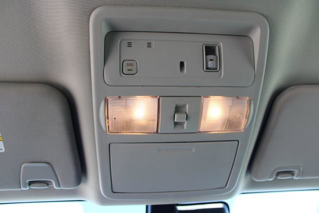 Used 2023 Nissan Titan SV w/ SV Convenience Package image 35