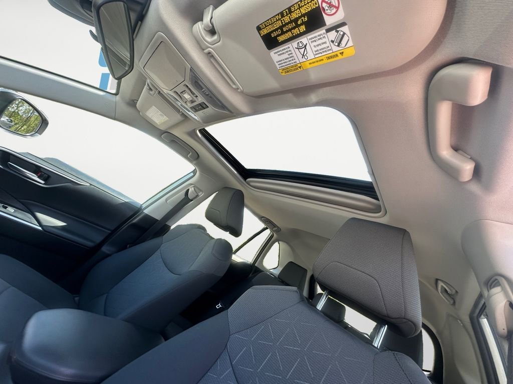 Used 2022 Toyota RAV4 XLE w/ Convenience Package AWD/4WD image 18