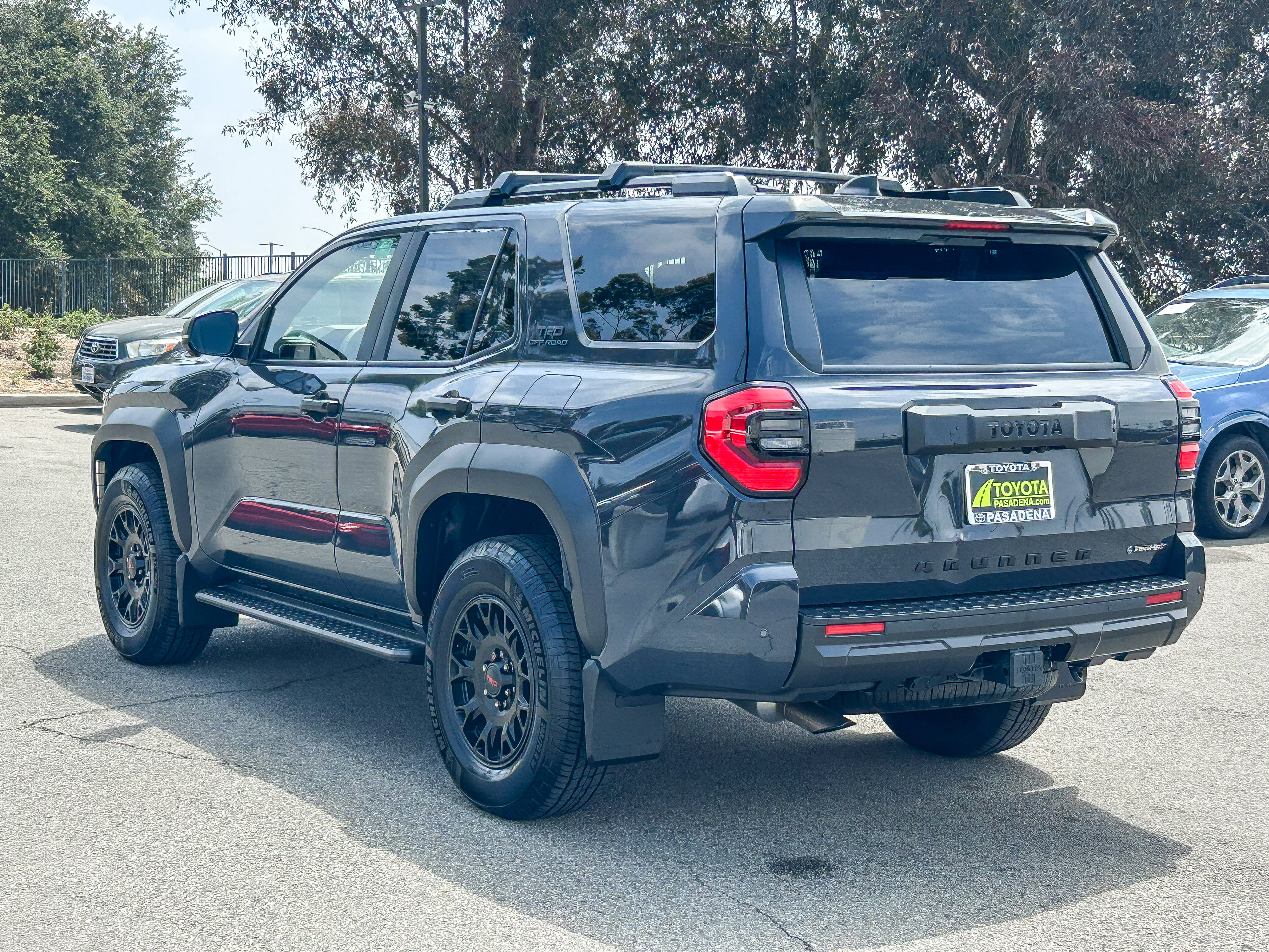Used 2025 Toyota 4Runner TRD Off-Road Premium AWD/4WD image 8