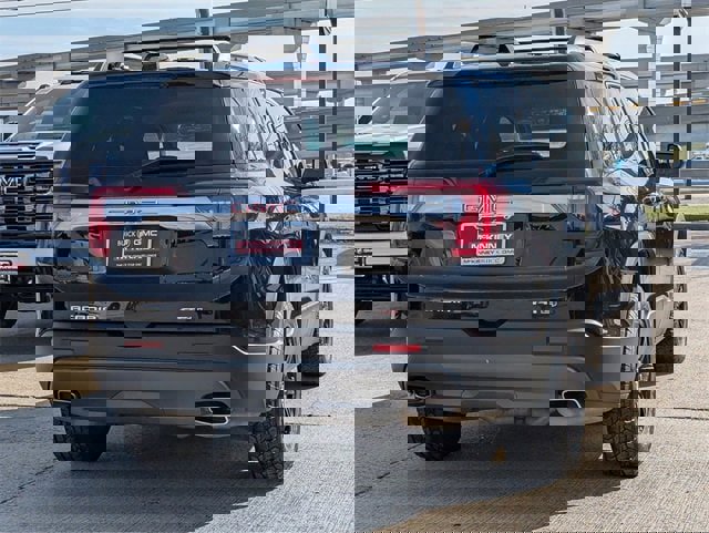 Used 2023 GMC Acadia AT4 w/ Technology Package image 4