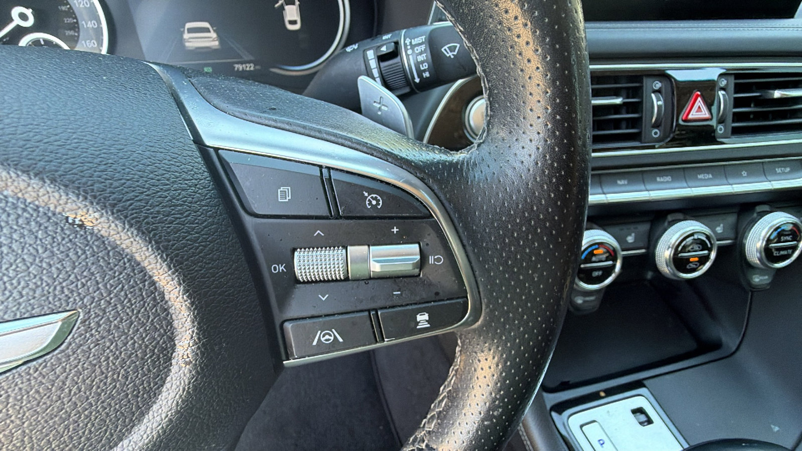 Used 2022 Genesis G70 2.0T image 27