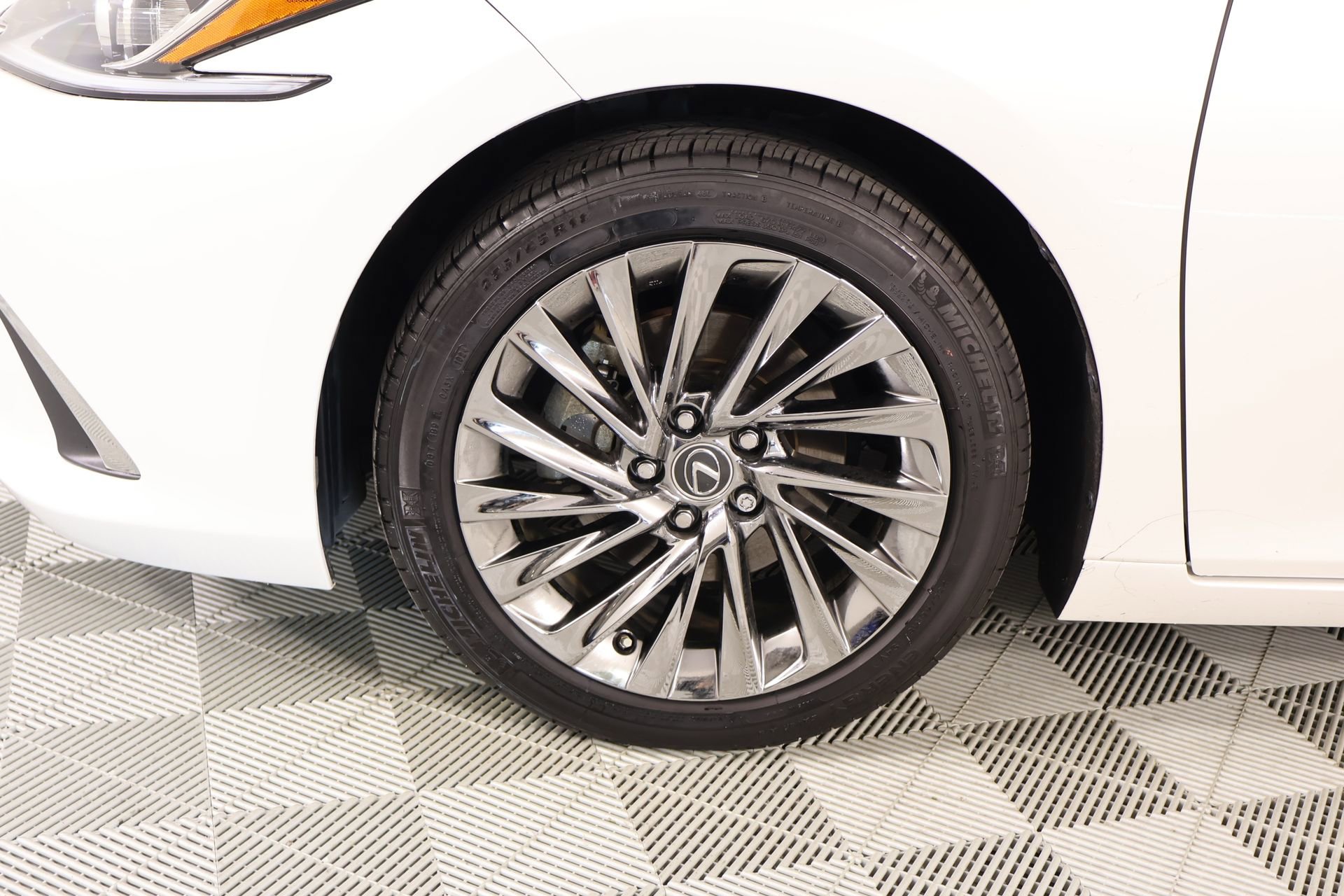 Used 2024 Lexus ES 300h w/ Technology Package FWD image 18