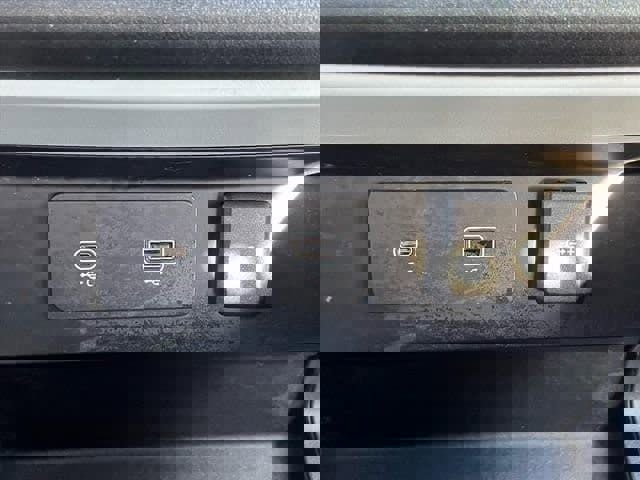 Used 2020 Land Rover Defender 110 SE image 22