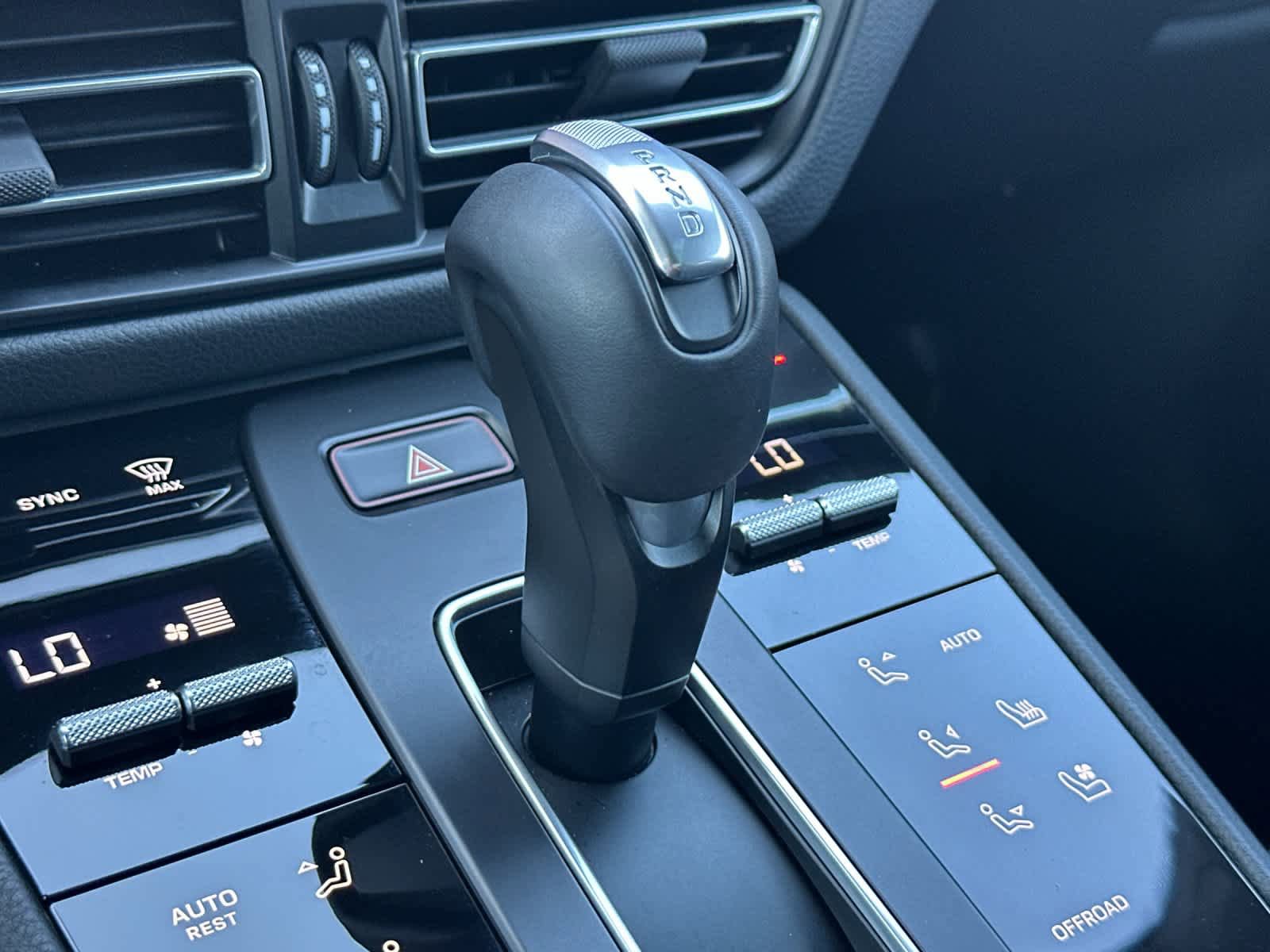 Certified 2025 Porsche Macan AWD/4WD image 24