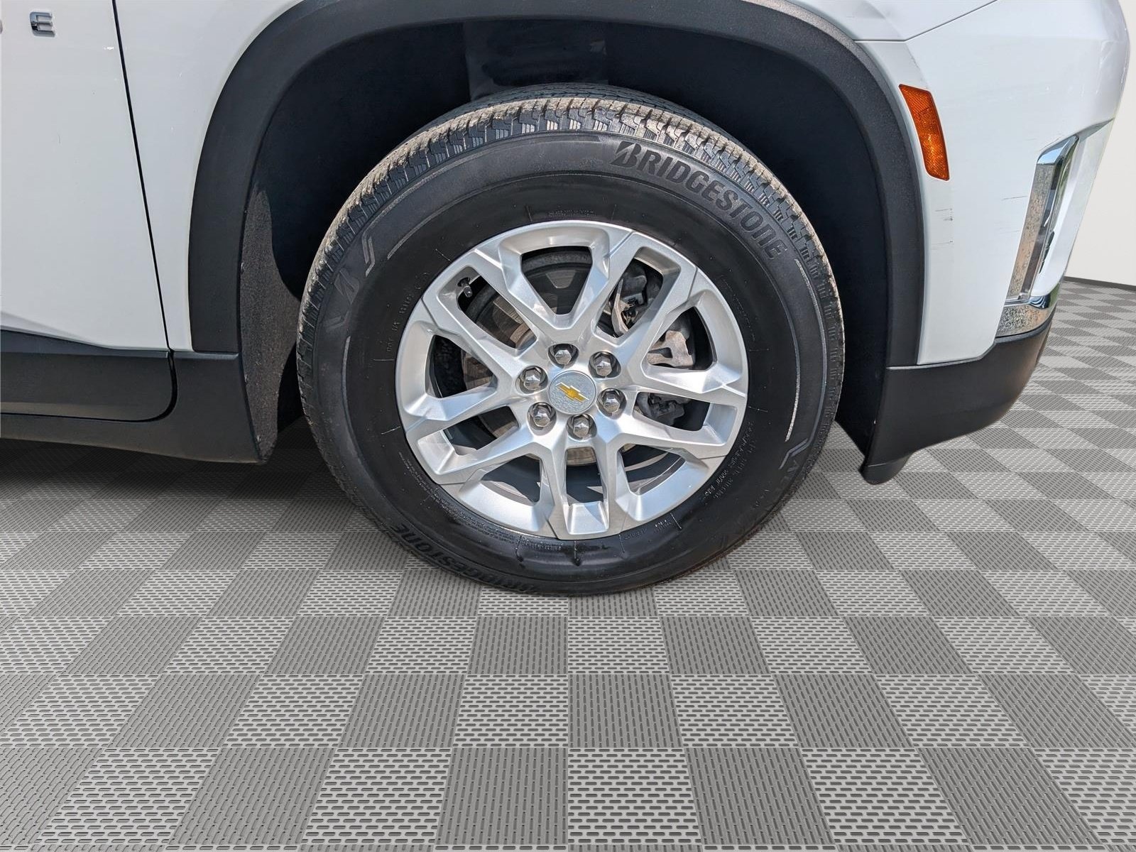 Used 2023 Chevrolet Traverse LS AWD/4WD image 9