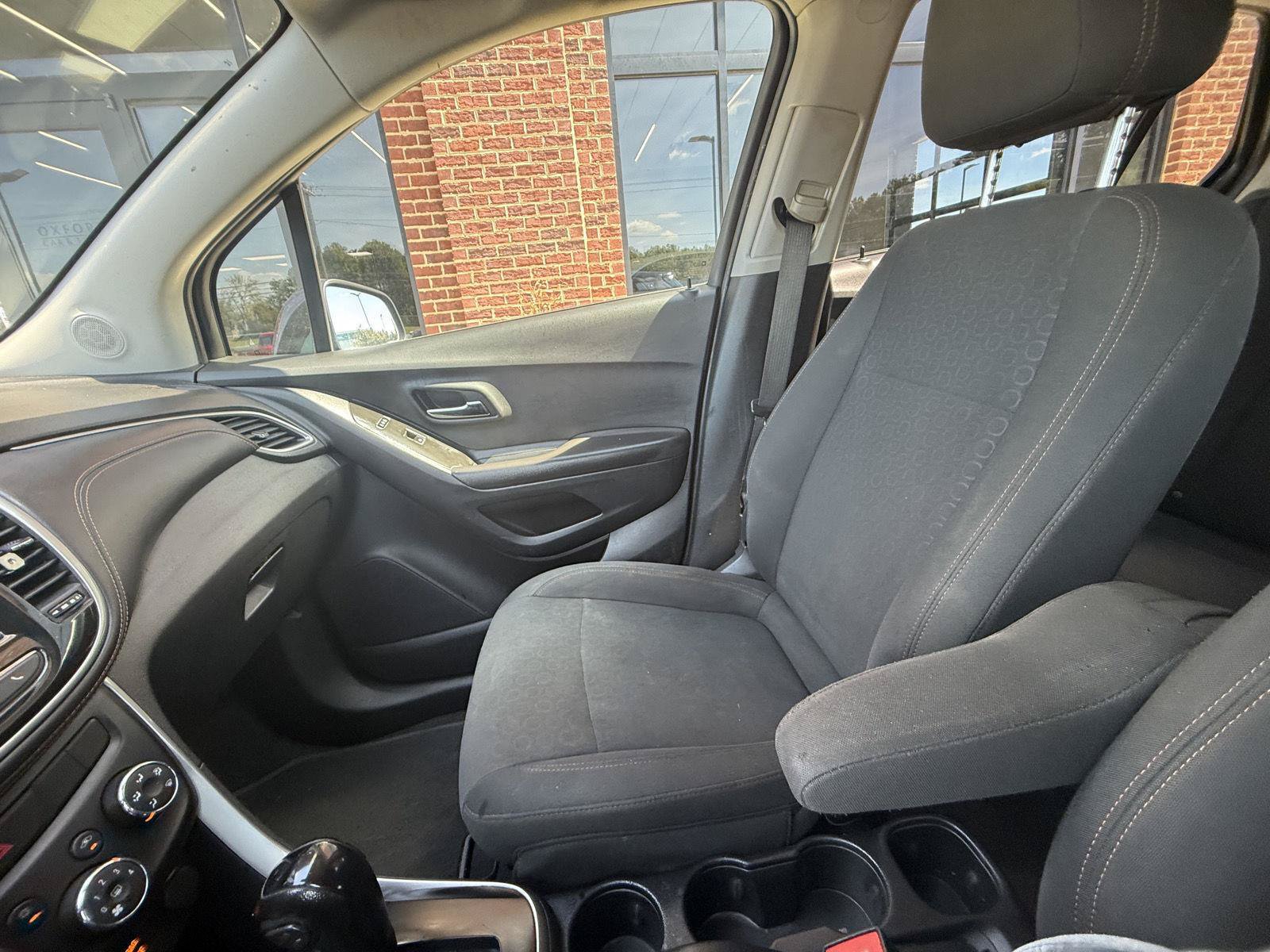 Used 2021 Chevrolet Trax LS w/ Tint and Cruise Package FWD image 6