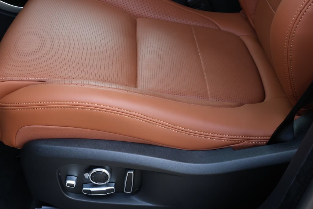 Certified 2026 Jaguar F-PACE R-Dynamic S AWD/4WD image 14