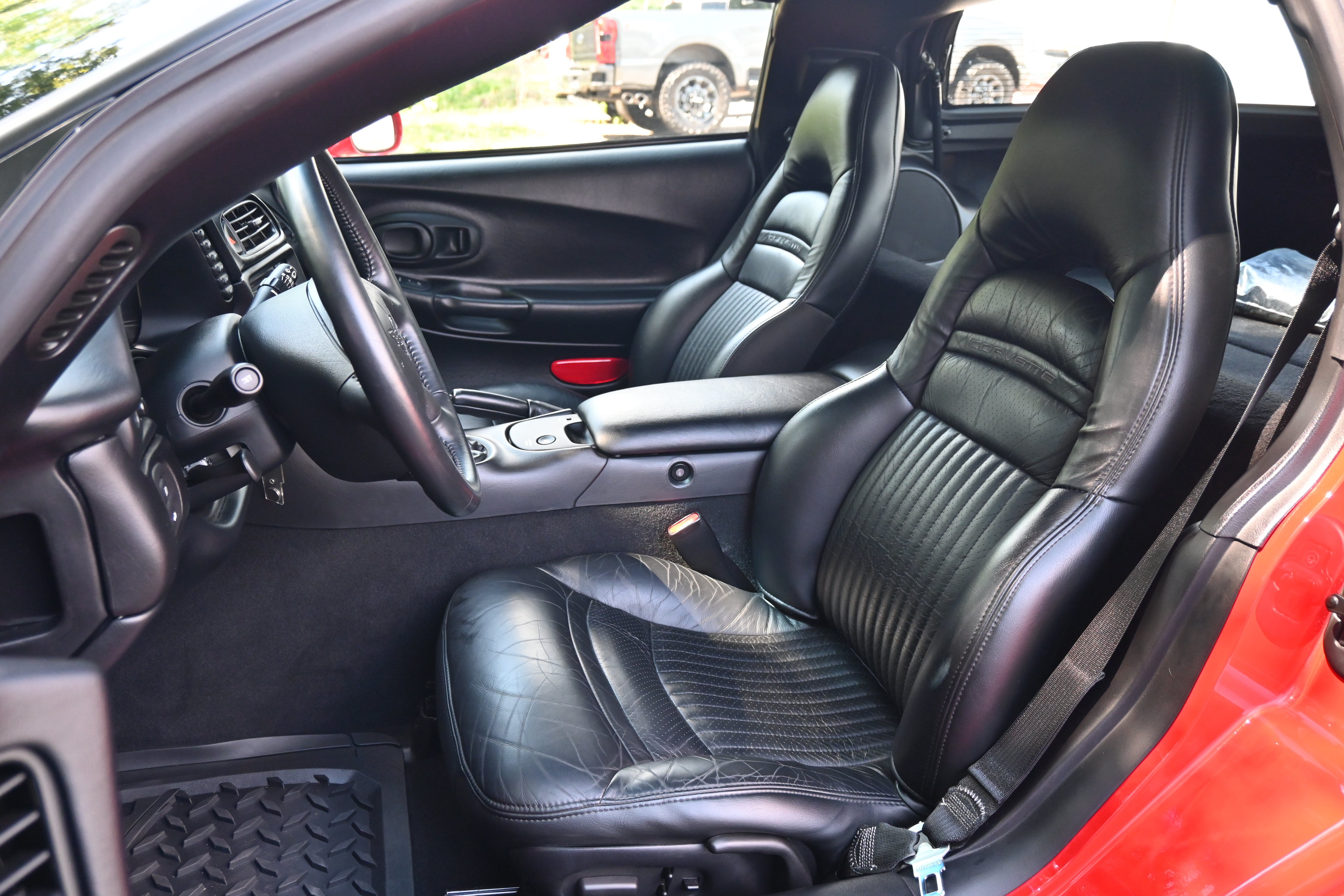 Used 2004 Chevrolet Corvette Coupe RWD image 27