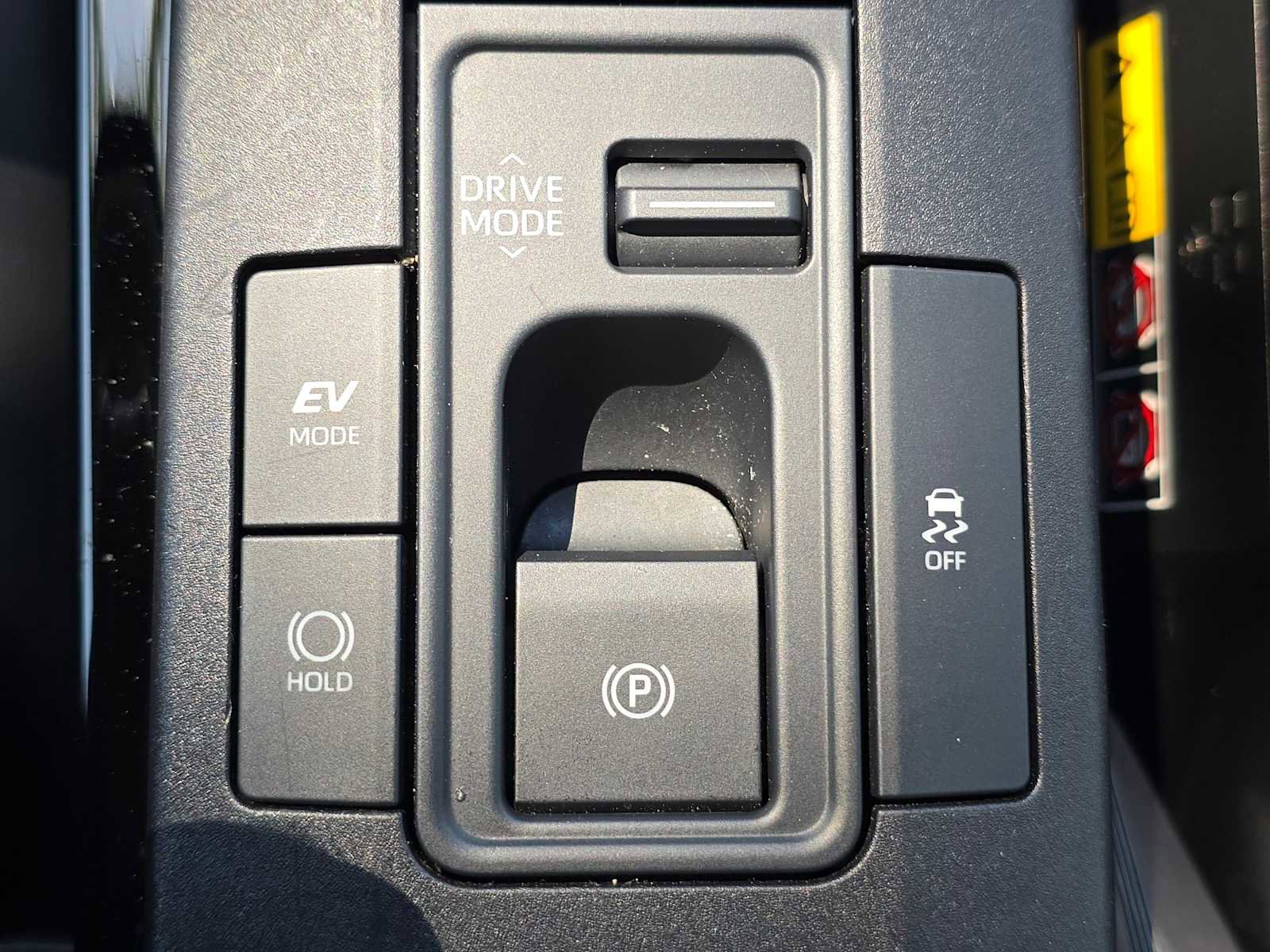 Used 2025 Toyota Prius XLE FWD image 34