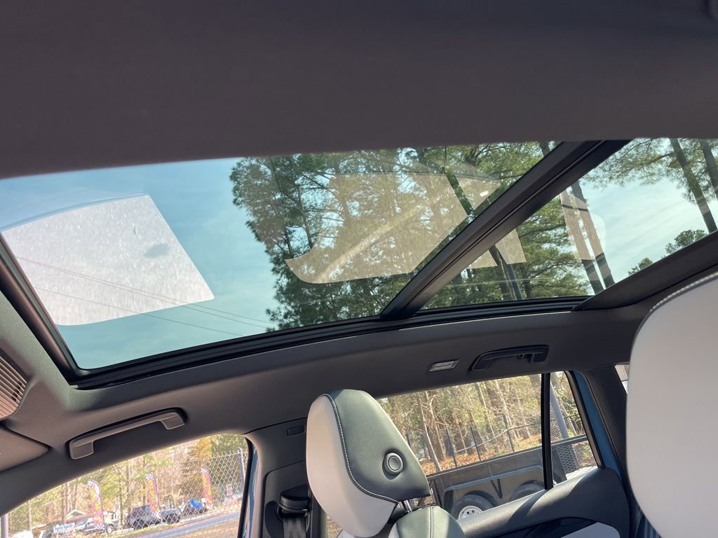 New 2026 Volkswagen Tiguan SE R-Line FWD image 17