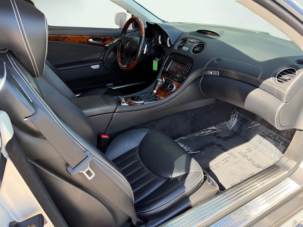 Used 2011 Mercedes-Benz SL 550 image 24
