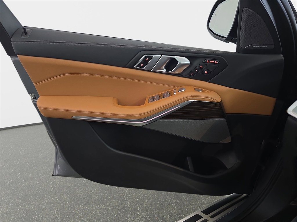 Used 2025 BMW X7 xDrive40i w/ M Sport Package image 28