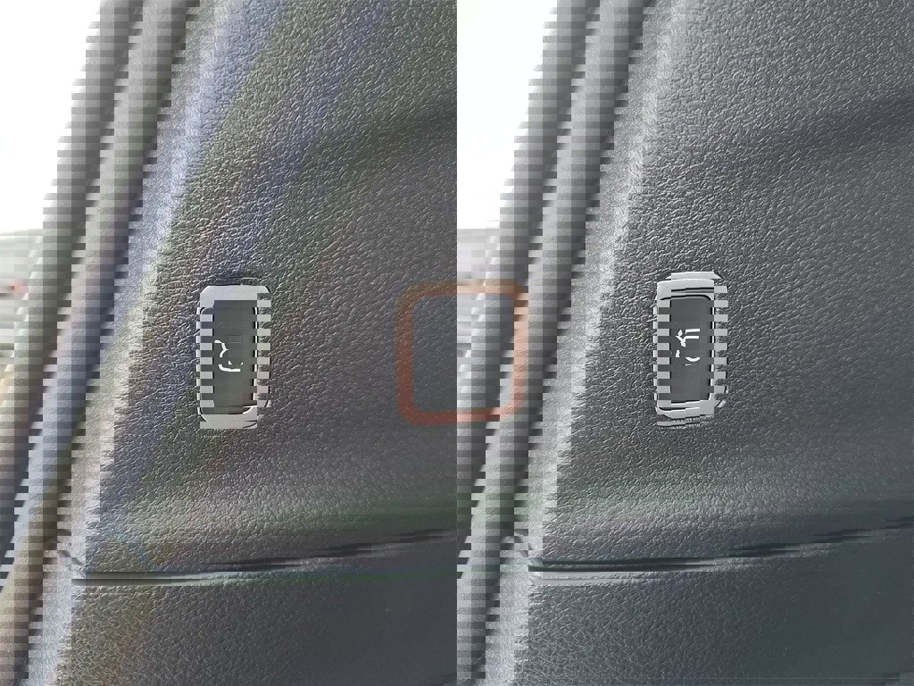 New 2026 Chrysler Pacifica Limited image 15