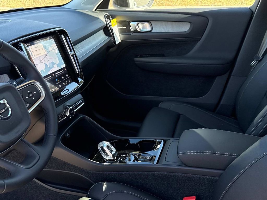 New 2026 Volvo XC40 B5 Ultra w/ Climate Package AWD/4WD image 19
