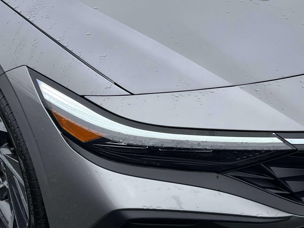 Used 2025 Hyundai Elantra SEL FWD image 8