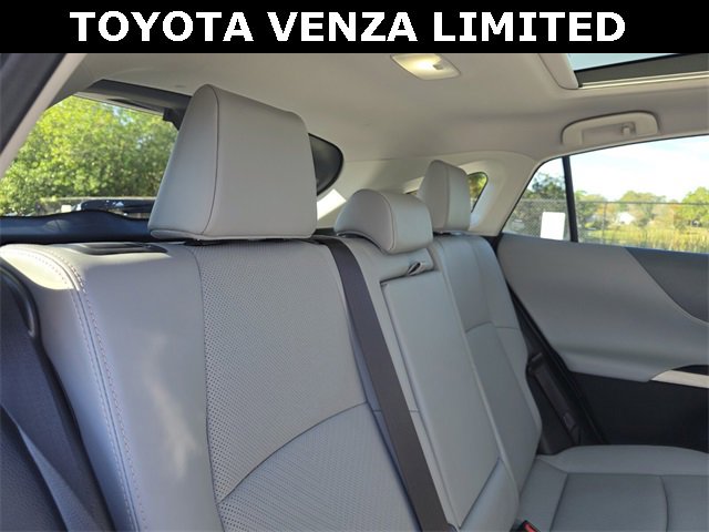 Used 2024 Toyota Venza Limited image 14